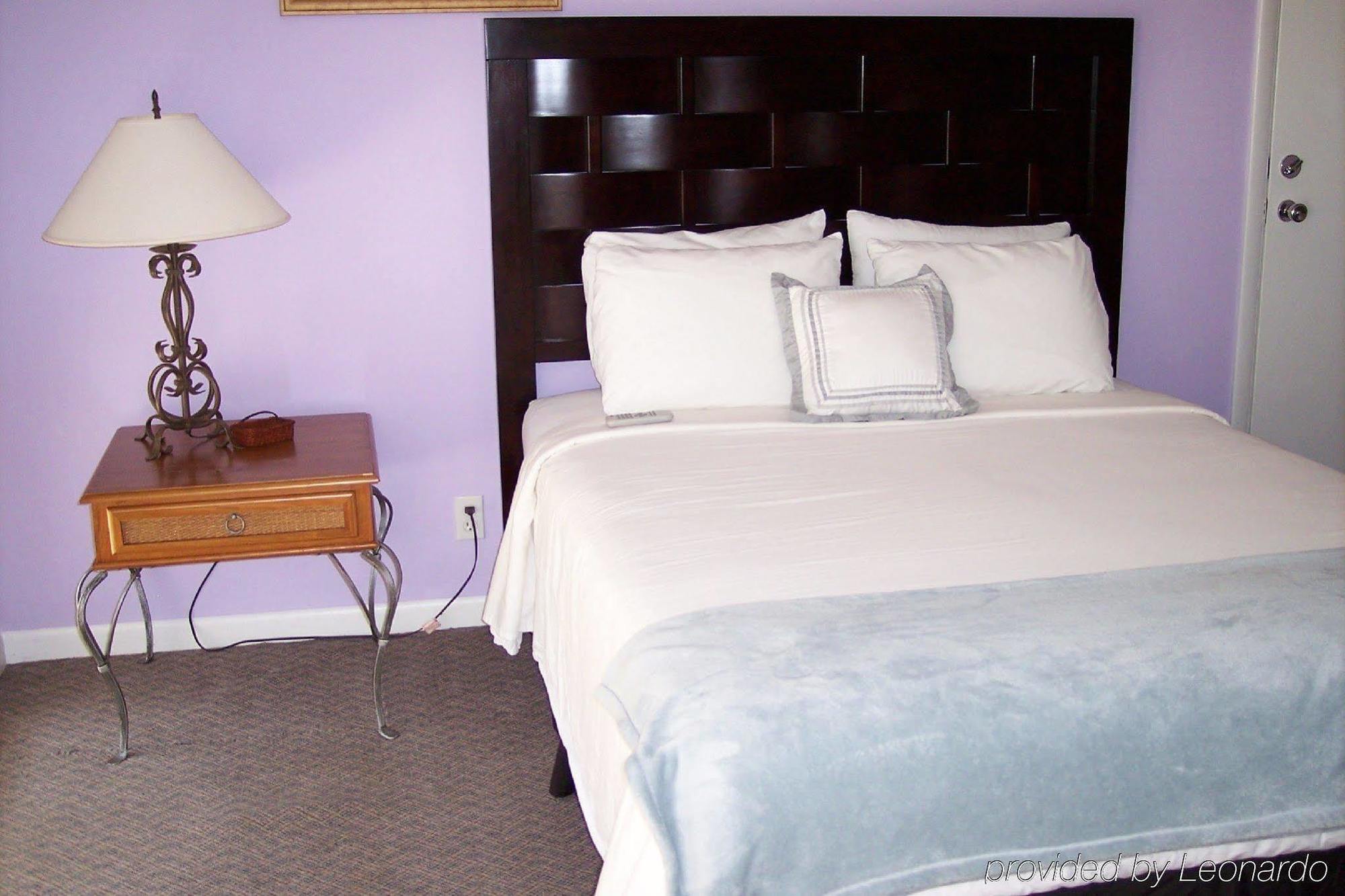 Cheston House - Clothing Optional All Male 3*